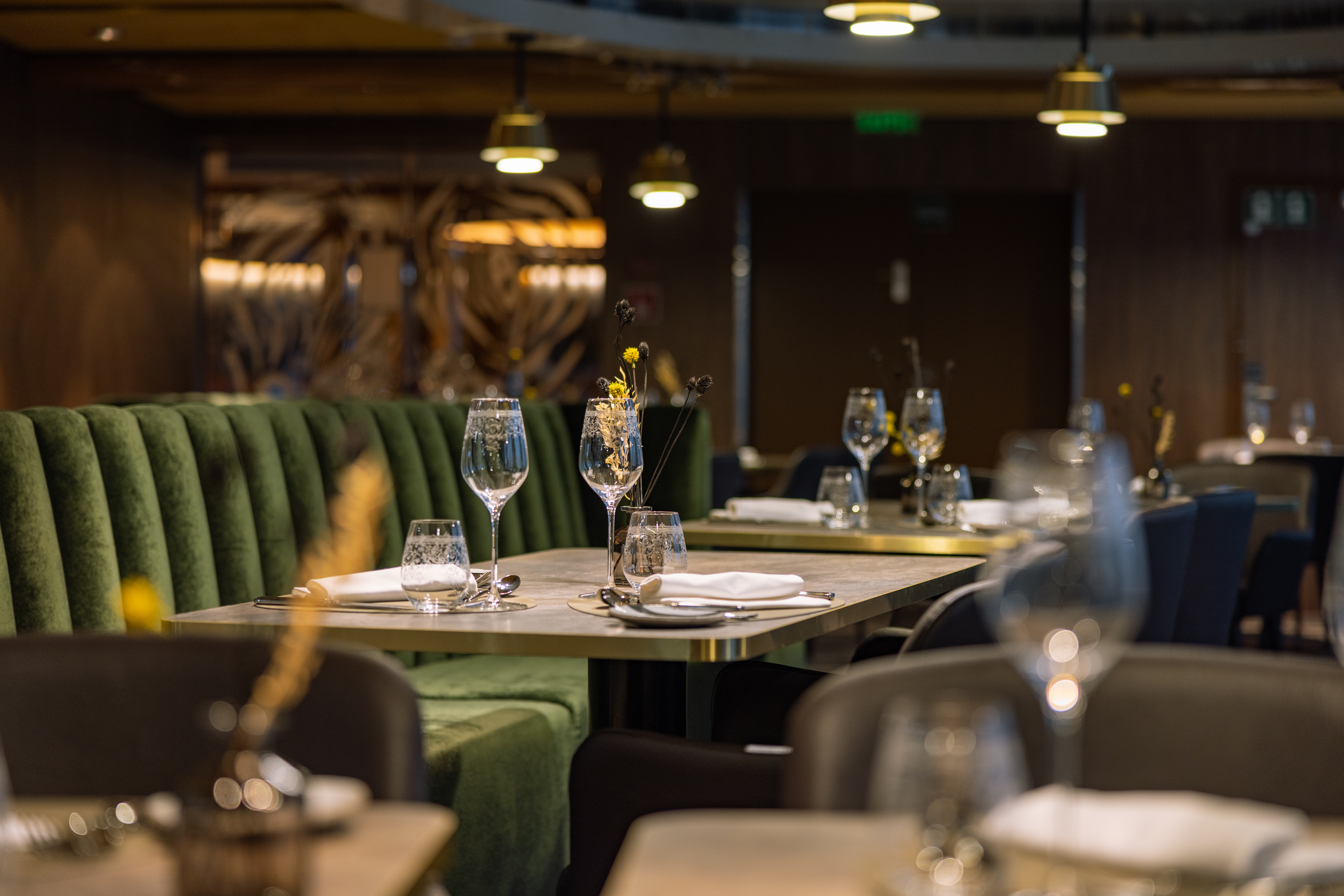 Dine in style at restaurant Røst, the à la carte option onboard