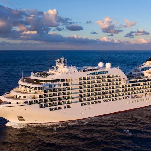 Seabourn: Enjoy up to $2,000 USD in More Moments Credit per suite 💫